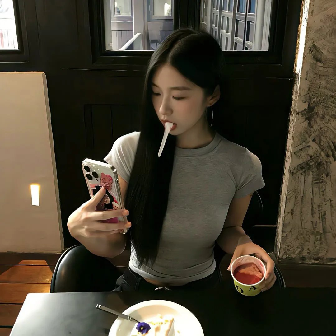色肉毒蝎女